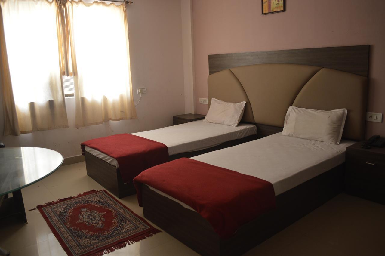 Hotel City Palace Brahmapur Стая снимка