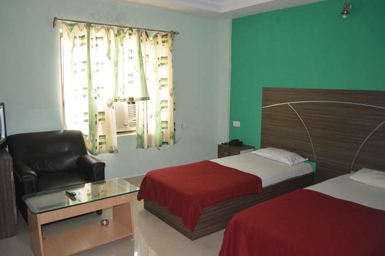 Hotel City Palace Brahmapur Стая снимка